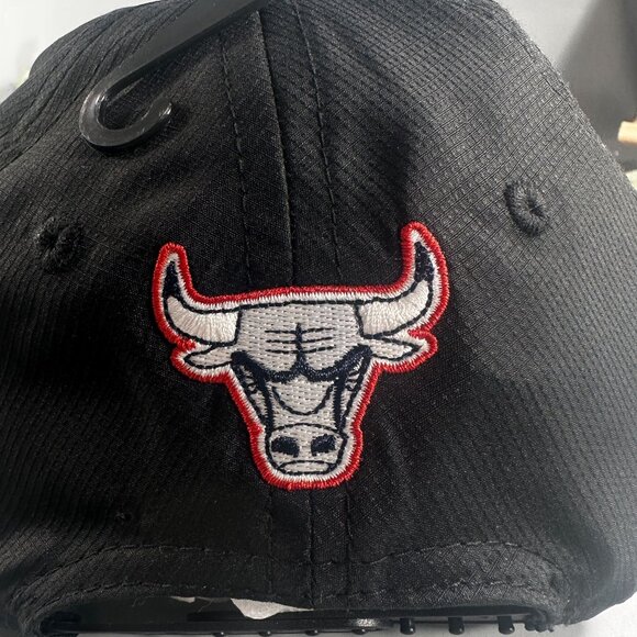 Ultra Game Chicago Bulls Cap NBA Basketball Snapback Hat 6 Panel Athletic - Picture 3 of 16